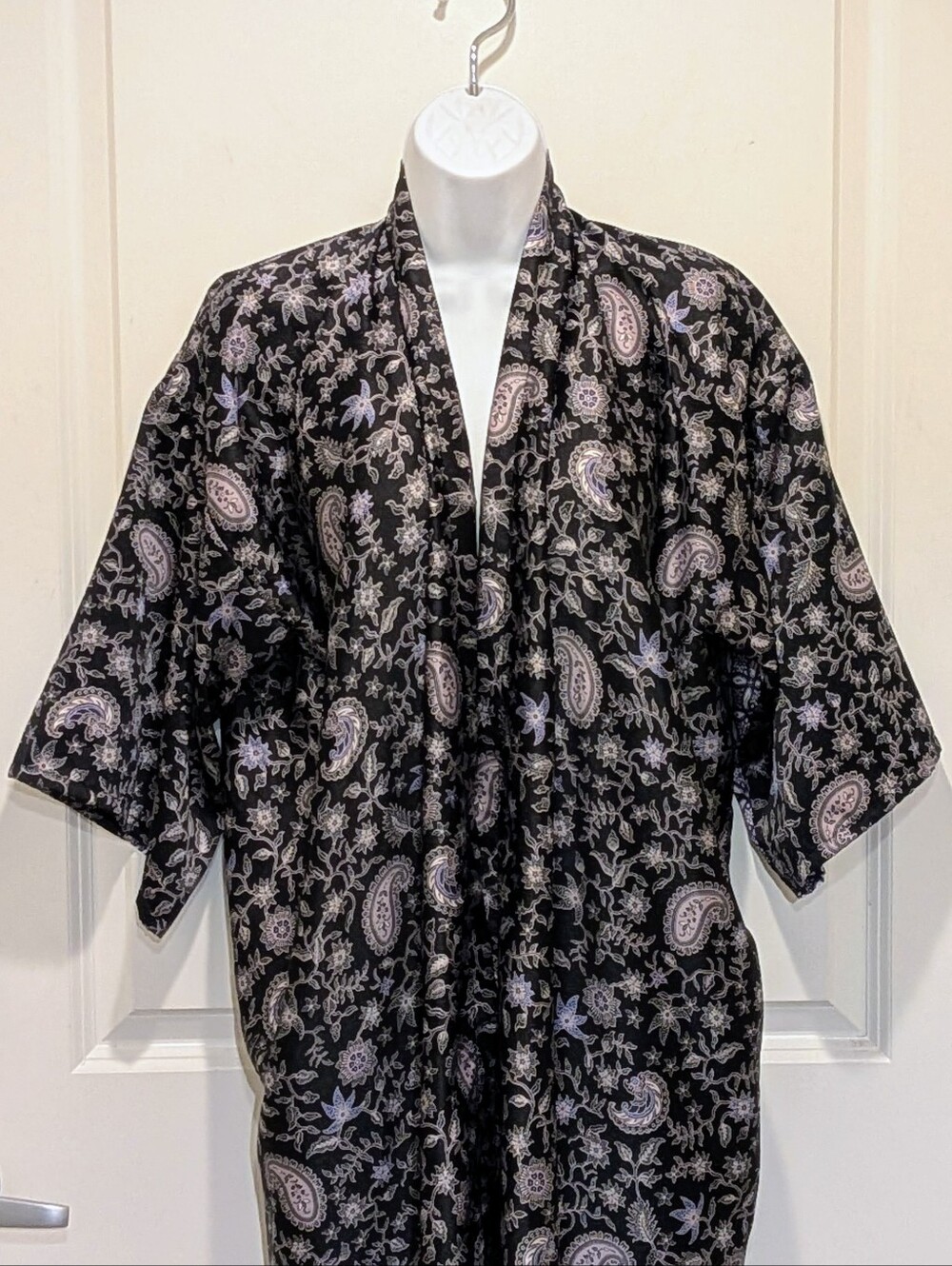 EUC 100% Silk Black White and Blue Paisley Statement Sleeve Kimono - Picture 2 of 11